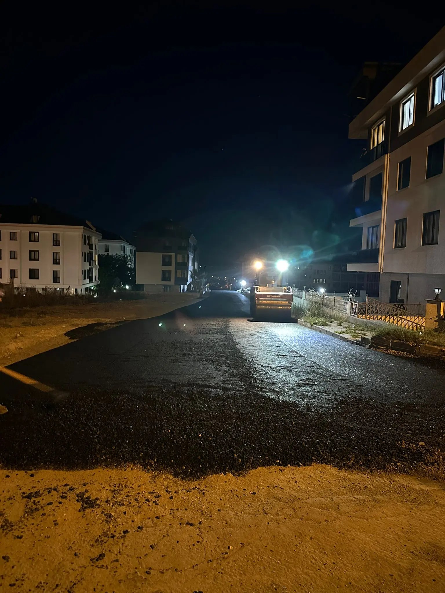 Beylikdüzü Belediyesi Fen İşleri Müdürlüğü Tarafından Bölge Geneli Beton Kaldırım Çevre Düzenlemesi ve Müteferrik Asfalt Yapım İşleri - 11